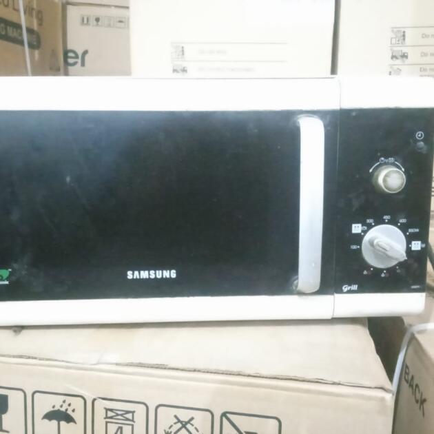 Samsung GE82W Microwave